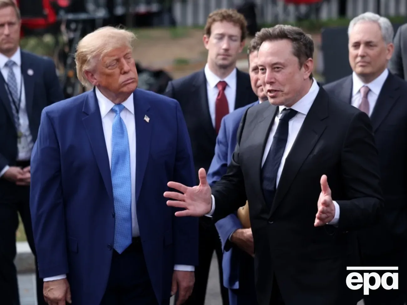 Маск хотів покарати Україну, Трамп у паніці і "залежить від ідіотів" – The Economist