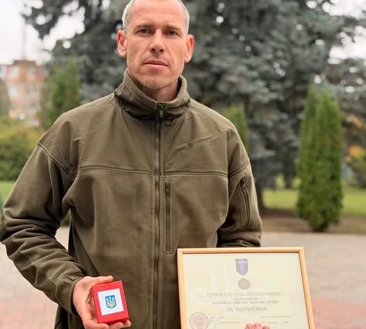 Захисника з Бурштина Юрія Батицького нагородили відзнакою Міноборони «За поранення»