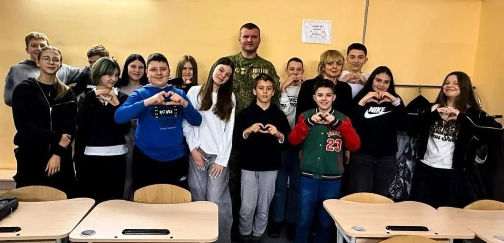 За півтора року Данило Качура провів близько 250 зустрічей зі школярами.