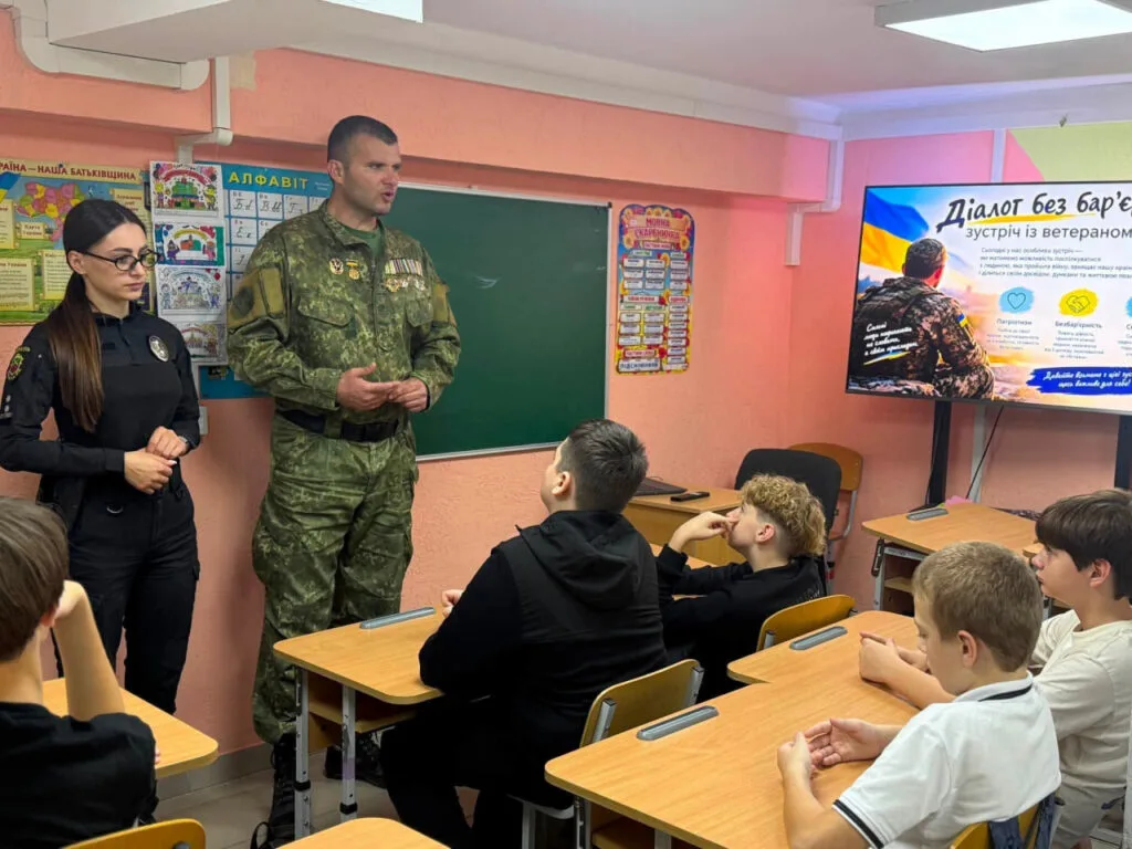 За півтора року Данило Качура провів близько 250 зустрічей зі школярами.