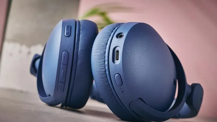 Порт и кнопки Sony WH-CH730N