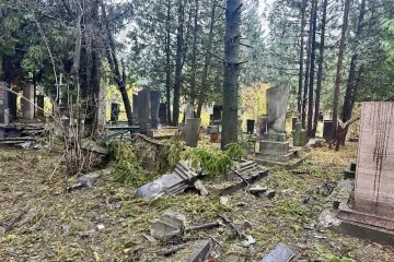 У Рівному ворожий дрон поцілив по кладовищу, пошкоджені понад десять могил