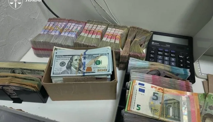 Правоохоронці викрили мережу нелегальних обмінників: вилучено понад 630 млн грн