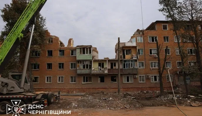 Зеленський з очільником МЗС Британії відвідали місце удару РФ у Прилуках