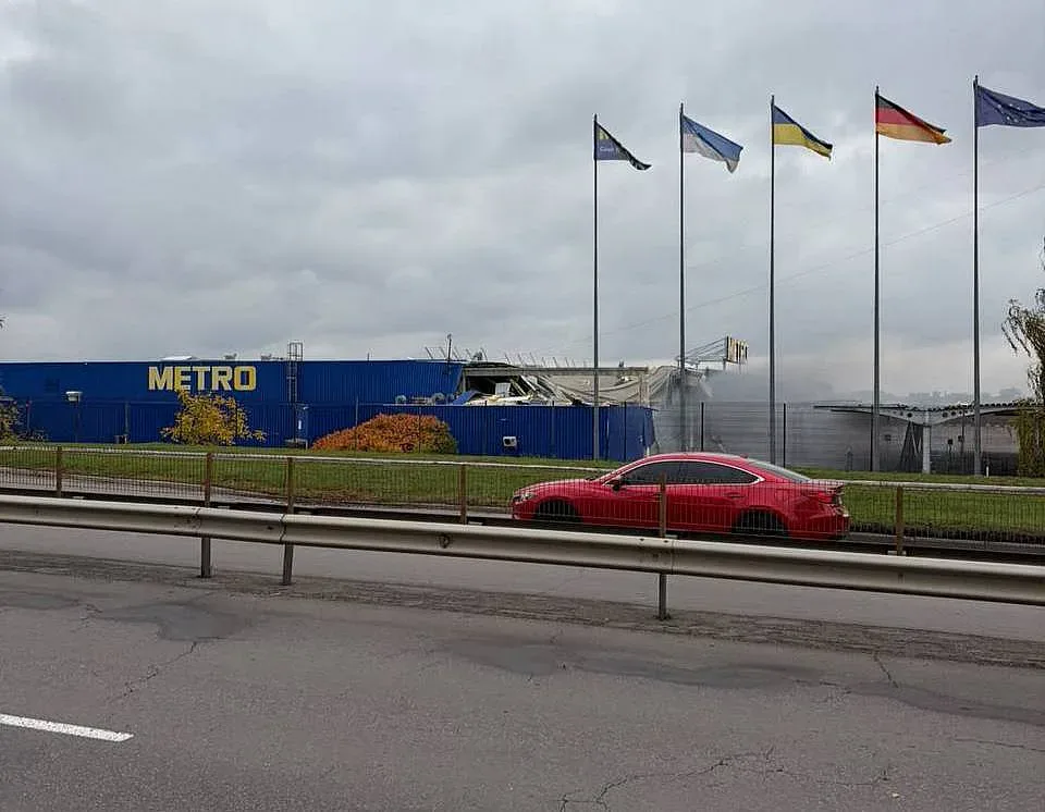 Гіпермаркет «Метро» в Рівному, який атакували російські війська