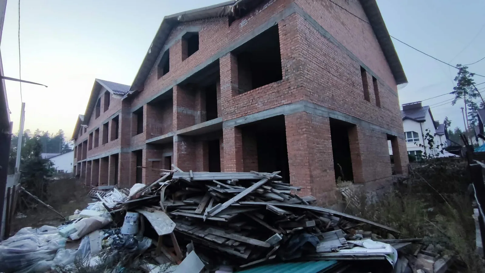У Ткаченка вимагають пояснень, чому область не може завершити відновлення житла у Гостомелі