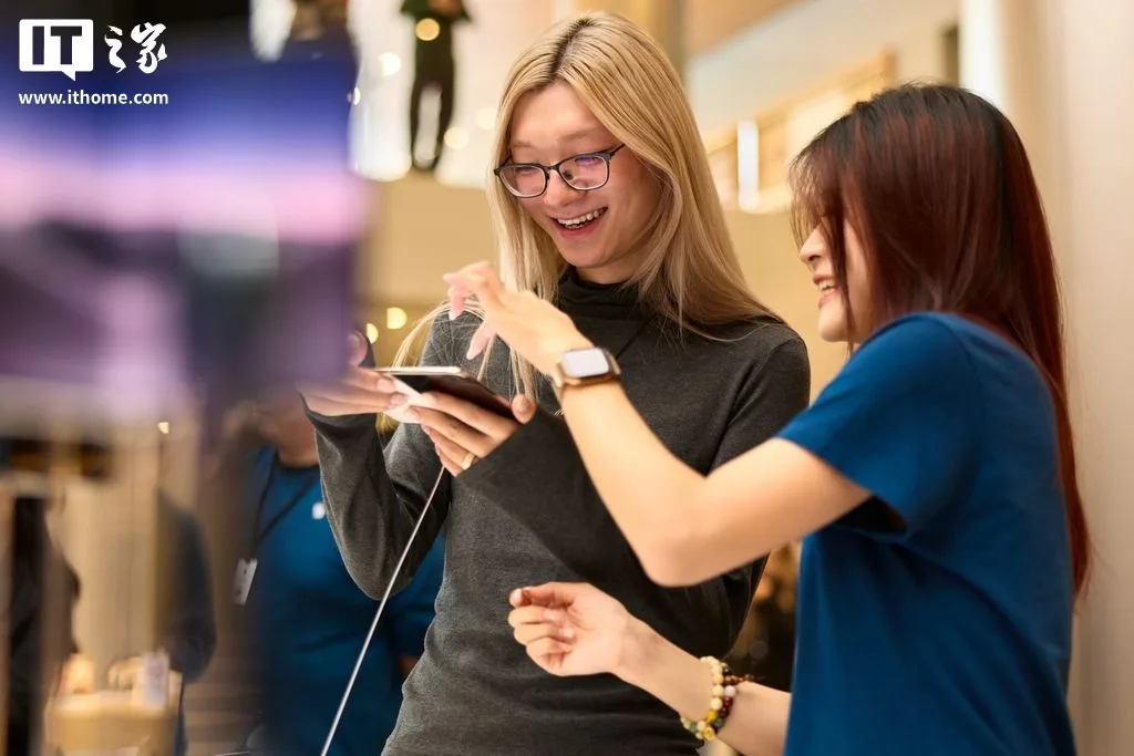 iPhone Duo: світова прем'єра в Apple Store