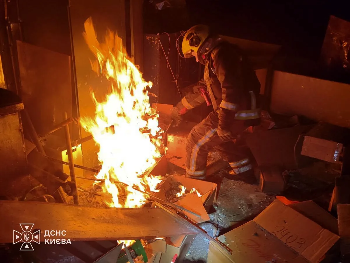 Одна людина загинула внаслідок нічної ворожої атаки на Київ (фото, відео)