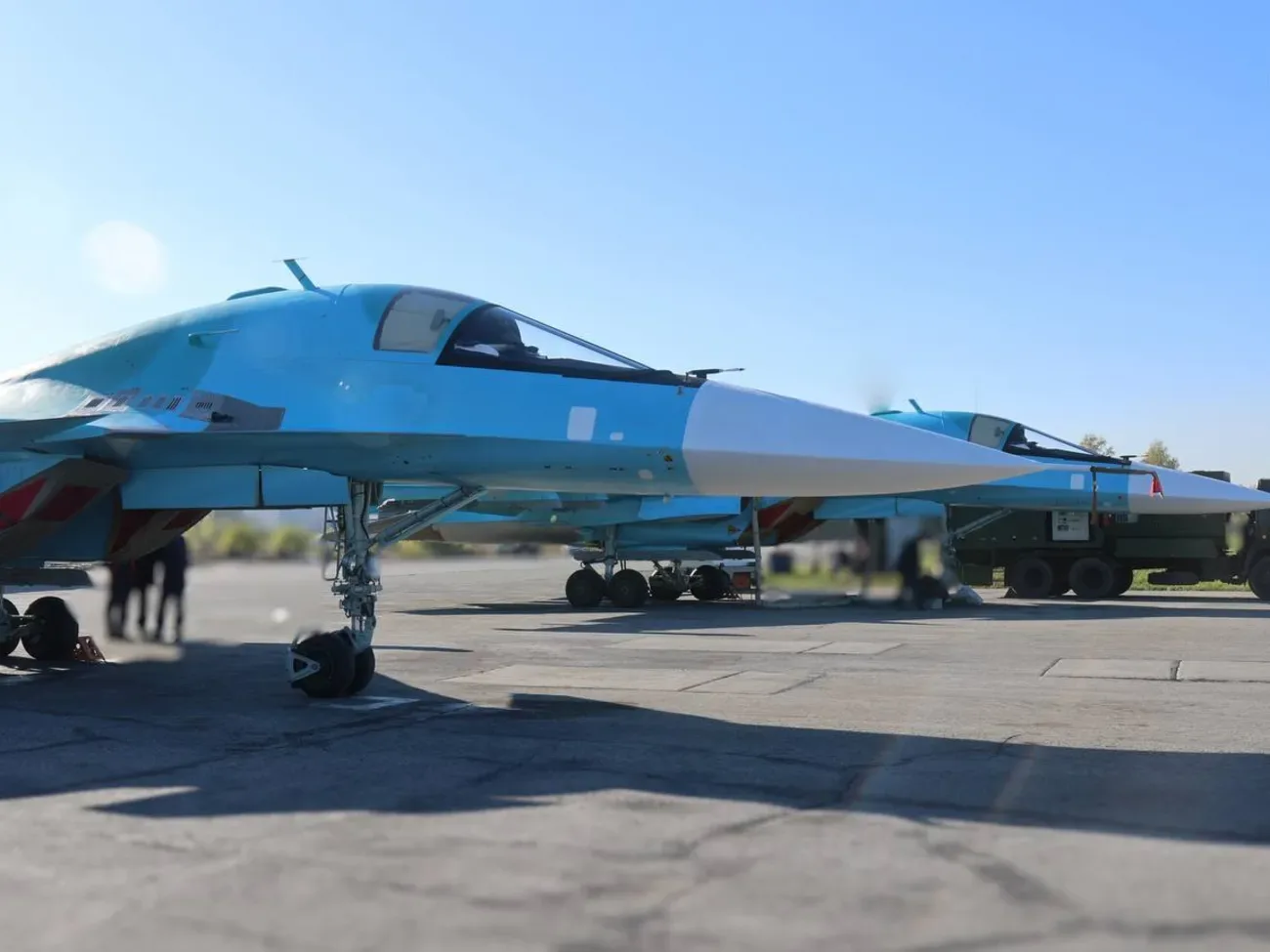 Міноборони РФ отримало нові винищувачі-бомбардувальники Су-34. Що відомо