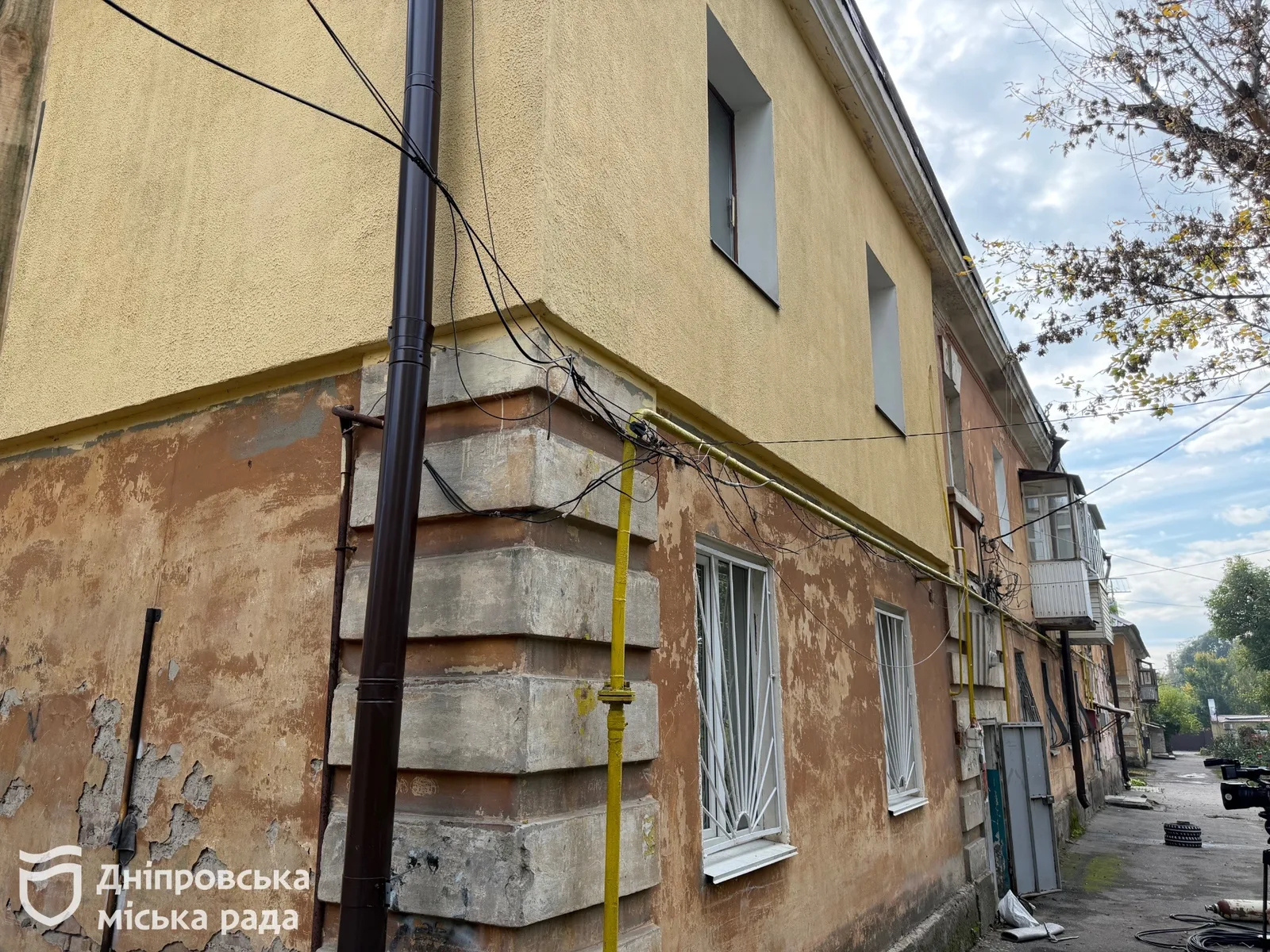 У Дніпрі, у районах, що потерпають від регулярних обстрілів рф, замінили мережі опалення у трьох будинках - 20.10.2026