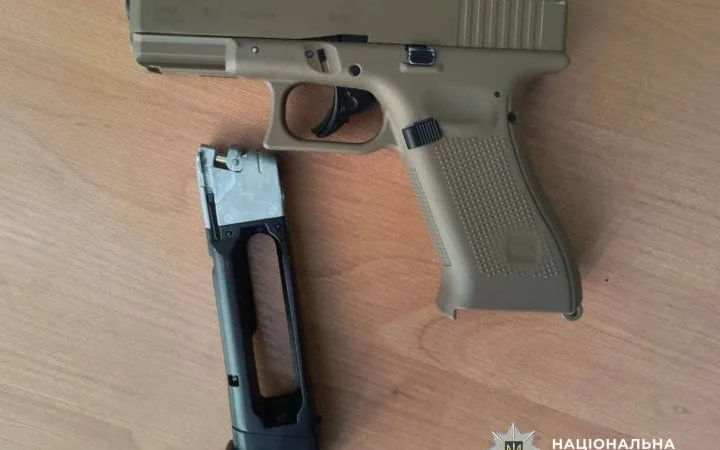 У Києві зауваження через перехід на червоне переросло у стрілянину