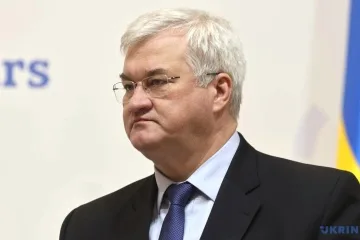 Україна запропонує ЄС розширити санкції на 10 російських олігархів після виключення Фрідмана й Усманова - Сибіга