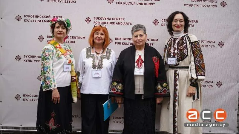 У Чернівцях на височині відкрили мистецький простір із різьбленим ґанком