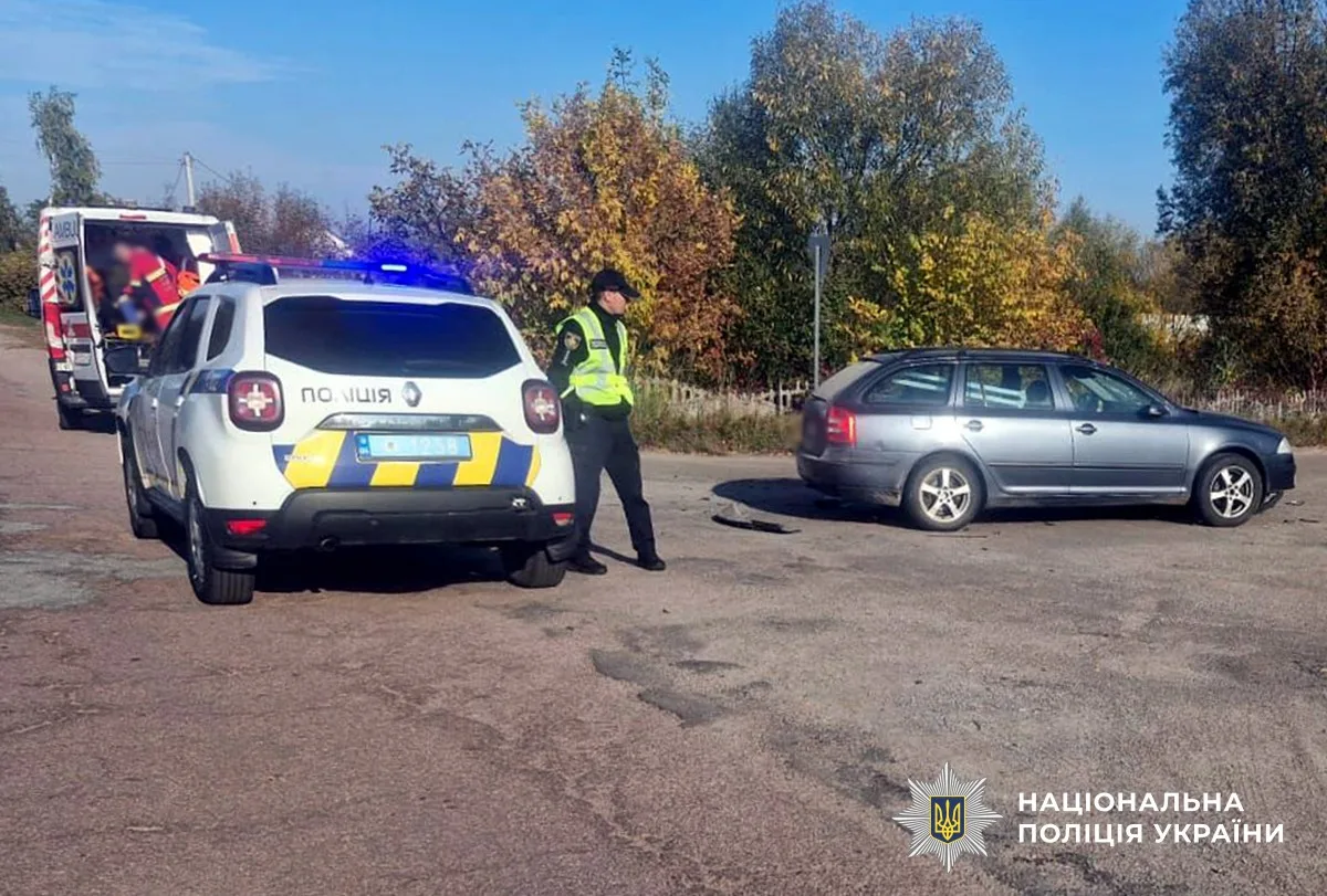 79-річний водій Alpha опинився на капоті Skoda у Хорошеві