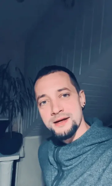 Певец Стас Шуринс
