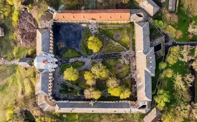 Старі мури, підземні ходи та привиди: які містичні таємниці приховує відомий замок на Волині (фото)