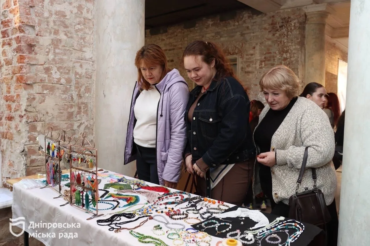 Хороводи, народні пісні та майстер-класи: у Дніпрі відбулися п’яті Дніпровські вечорниці - 24.10.2026