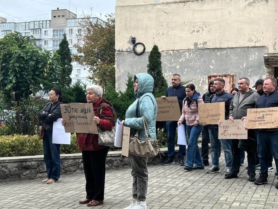 У Підгородньому протестують проти рішень судді, яку пов’язують із бізнес-інтересами Загіда Краснова - 23.10.2026 У Підгородньому протестують проти рішень судді, яку пов’язують із бізнес-інтересами Загіда Краснова - 23.10.2026