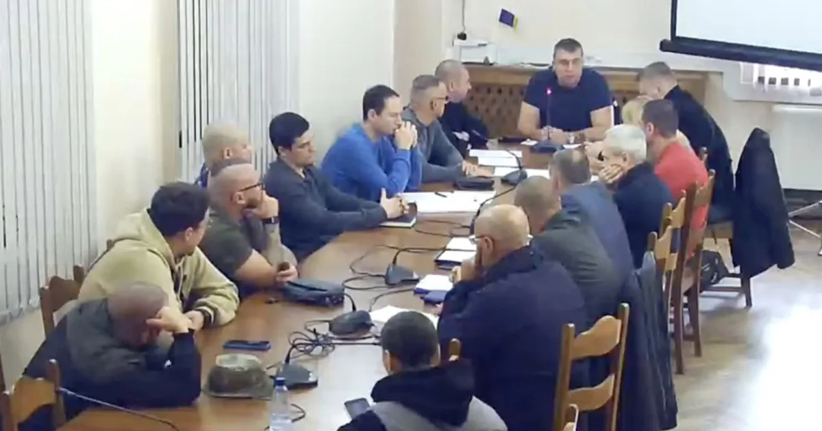 В Одесі вимагали плану від КП через обплутані кабелями будинки