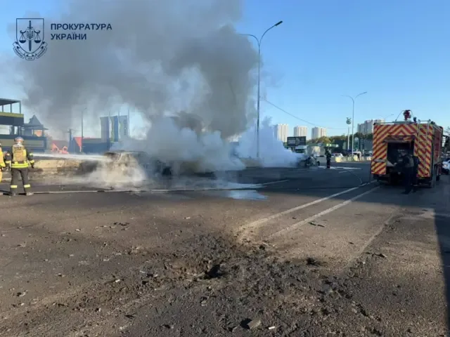 задимлення й пошкоджений асфальт