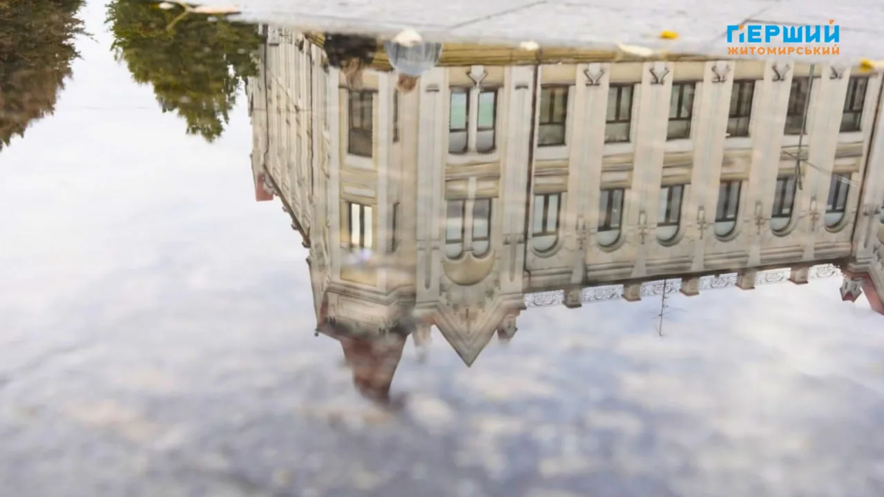 Купол храму у відображенні води