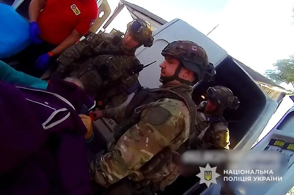 Евакуація маломобільних людей з прифронтової Нікопольщини Евакуація маломобільних людей з прифронтової Нікопольщини