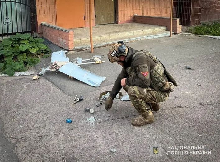 Вибухотехніки поліції вивезли та знищили бойові частини російських дронів, що впали у Сумах