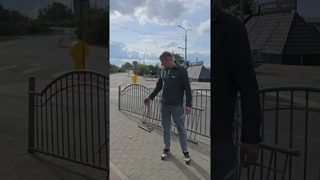У Луцьку хочуть відмовитися від металевих парканів уздовж доріг: що пропонують натомість (відео)