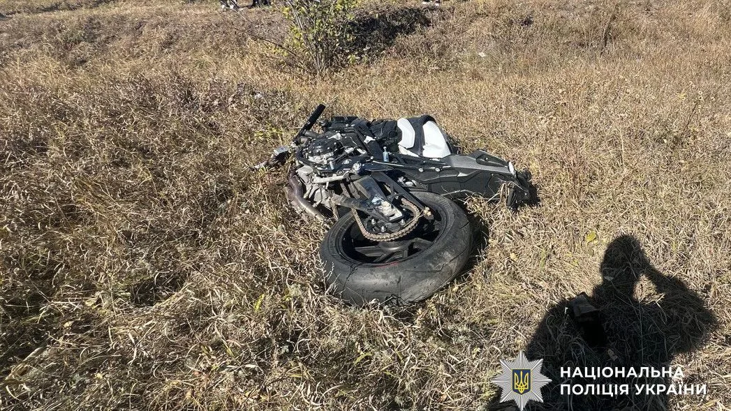 Смертельна аварія поблизу Нових Санжар: внаслідок зіткнення мотоцикла та скутера загинув молодий чоловік
