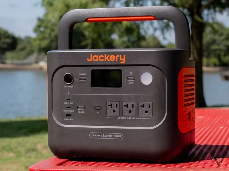 Зарядная станция Jackery Explorer 1000 V2