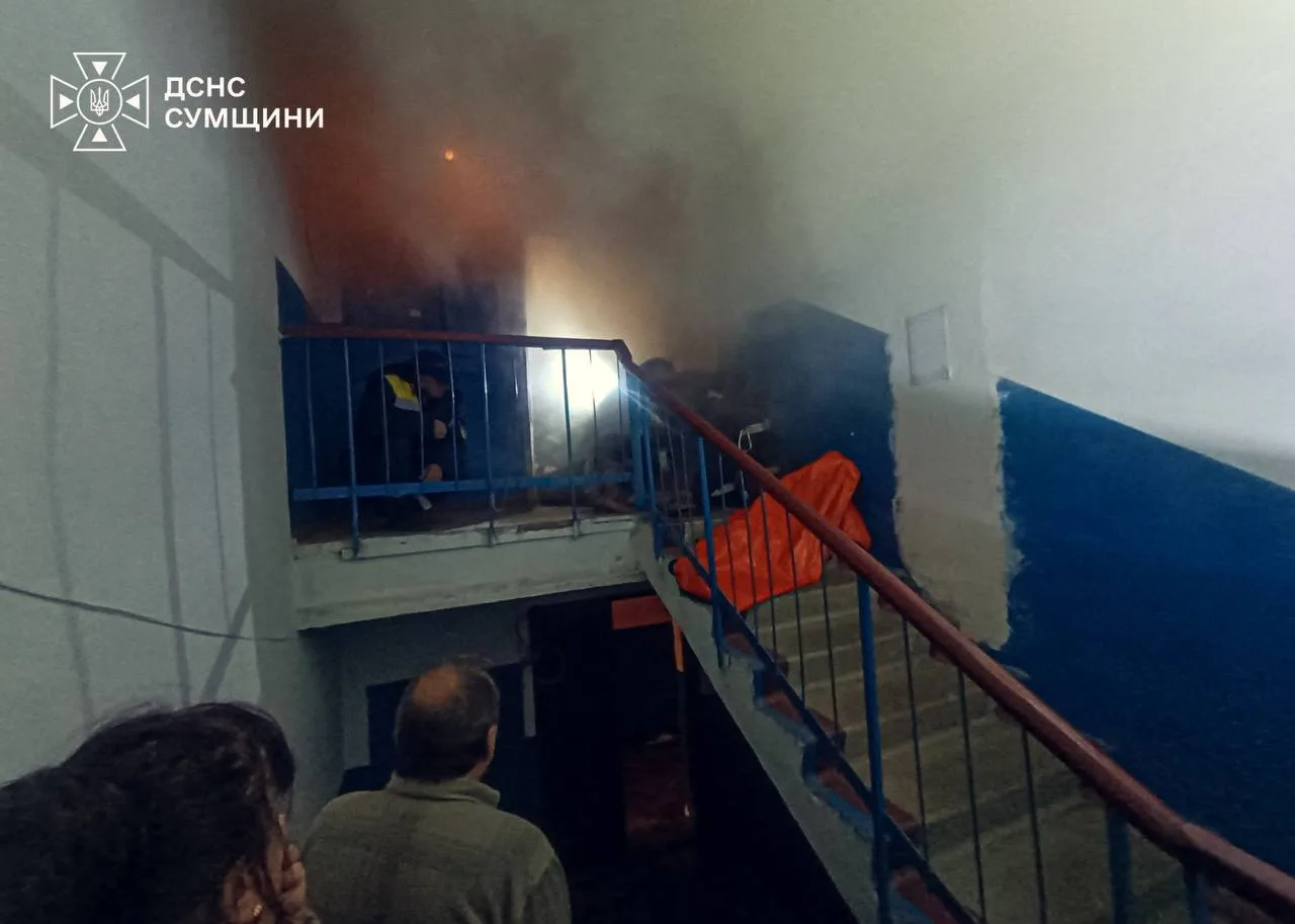 У Глухові під час пожежі фахівці ДСНС врятували двох людей