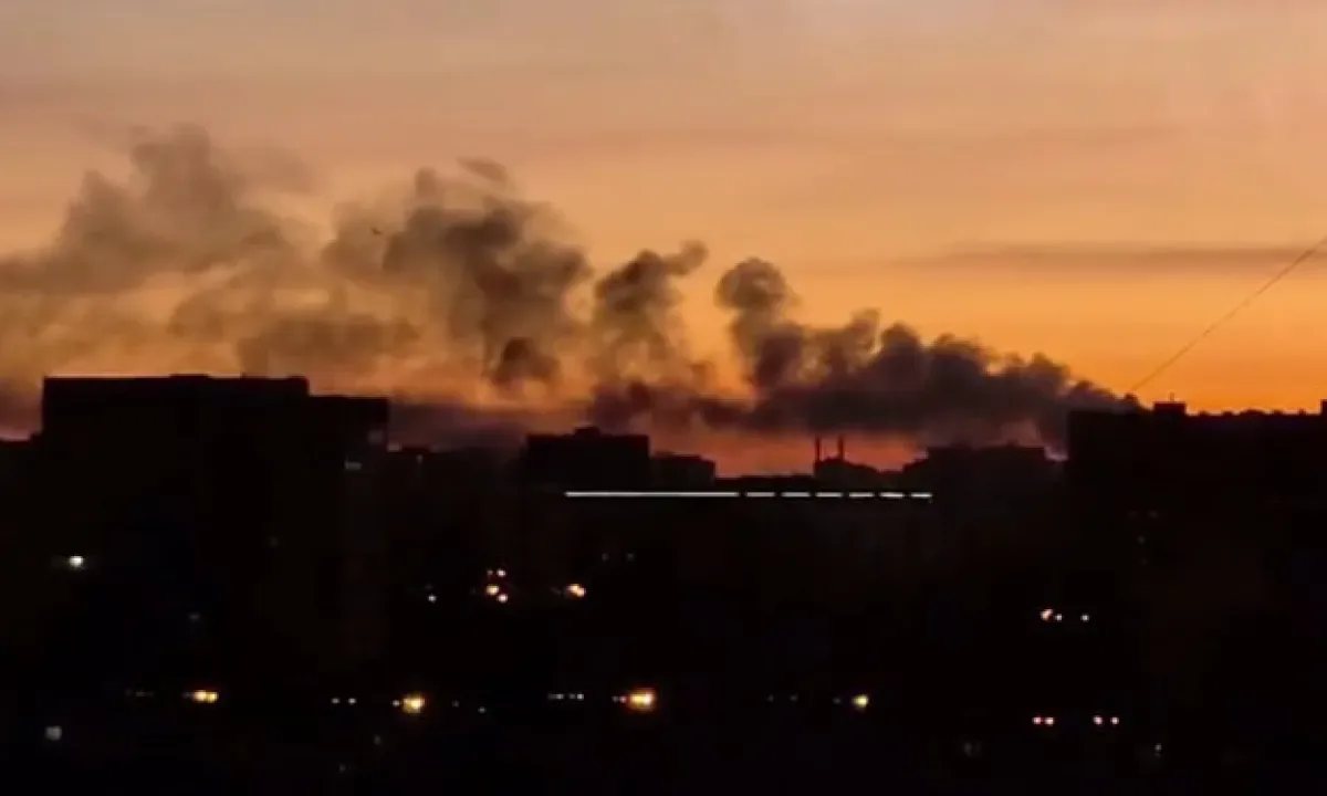 Горит завод ракетного топлива: в Тольятти атакован «Тольяттикаучук» — чёрный дым виден за километры