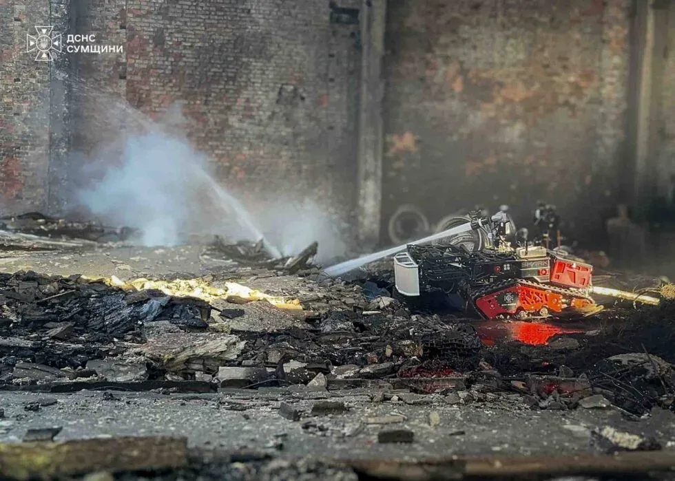 У Роменському районі загасили пожежу після удару по ТЦ