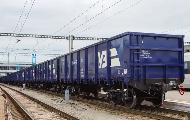 Швидкість вантажних вагонів впала втричі: зерновози простоюють майже 23 доби