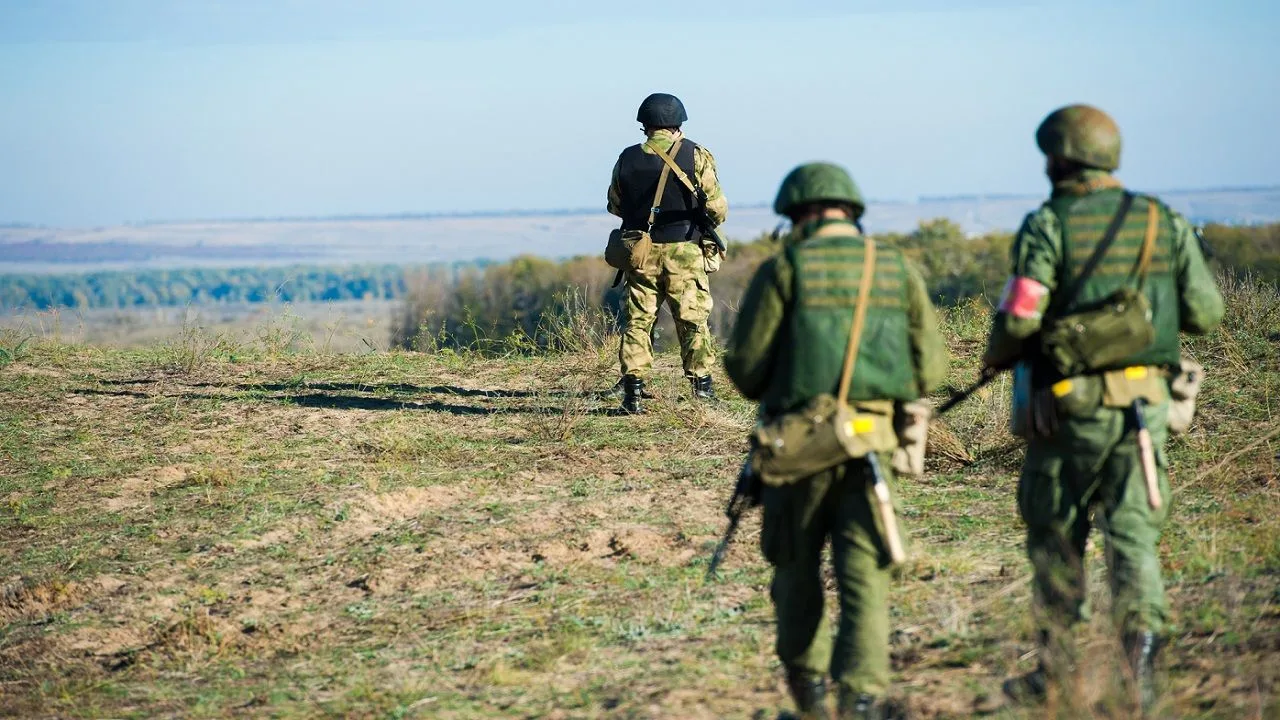 РФ різко нарощує військові витрати і не планує зупинятися – Bloomberg російські солдати