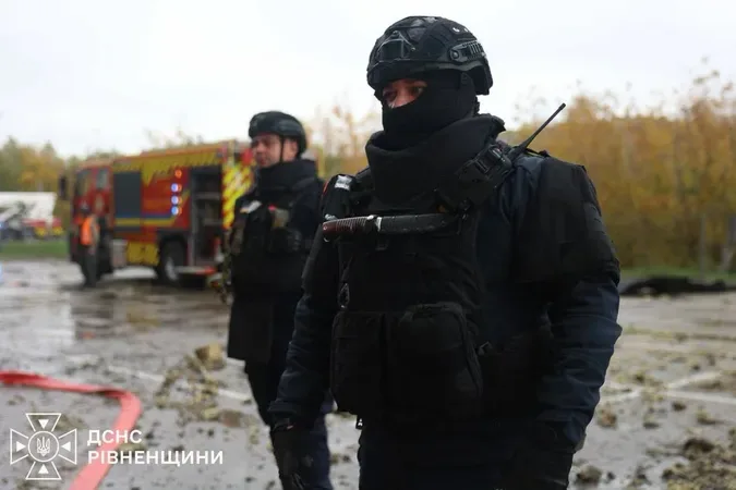 Масштабна пожежа та четверо постраждалих: наслідки атаки на «Епіцентр» на Рівненщині (фото)