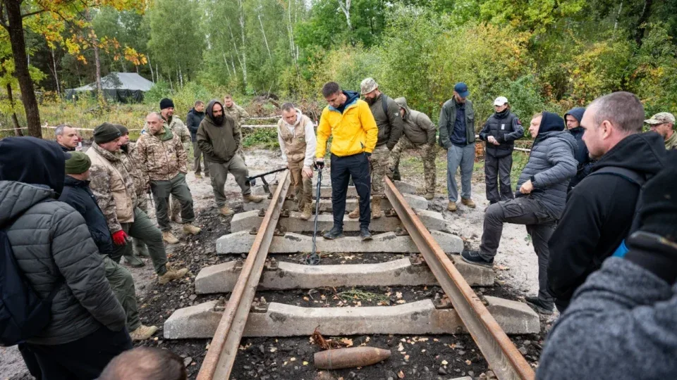 Металодетектори випробували у складних умовах: техніка для розмінування пройшла практичні тести 