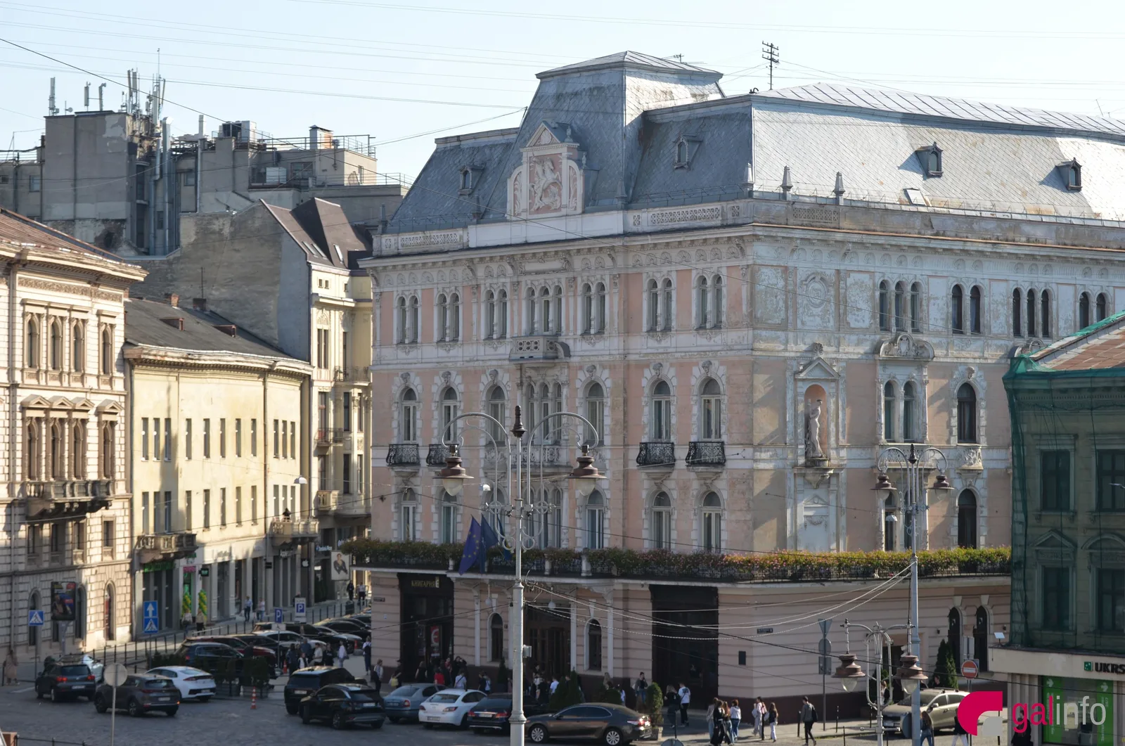 Суд зобов’язав власників львівського готелю "Жорж" відреставрувати фасад