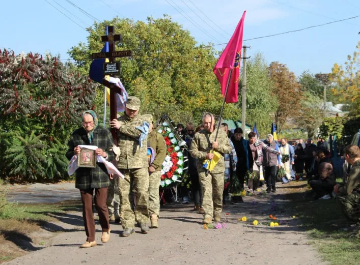 У Буринській громаді попрощалися із загиблим захисником Віталієм Марковим