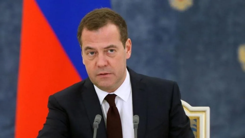 Медведев пригрозил США "космической войной
