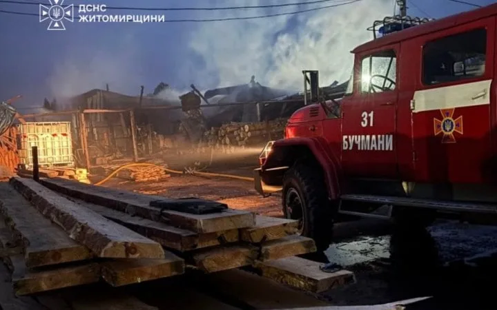 Вночі росіяни атакували енергетику Житомирщини, без світла понад 900 населених пунктів