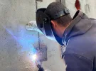 Перше мобільне укриття поруч із зупинкою громадського транспорту облаштовують у Києві