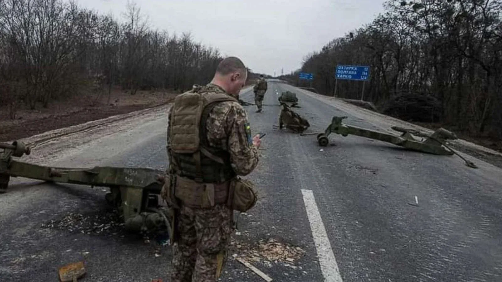 У Тростянці матері загиблого військового вручили відзнаку