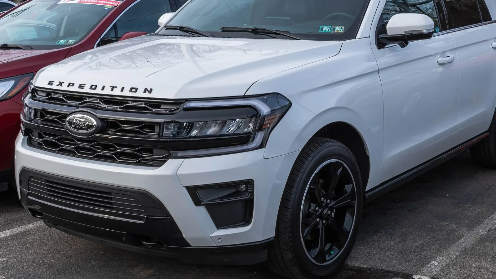 Ford відкликає майже 42 тис. Expedition та Super Duty через ризик відмови фар