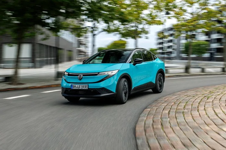 Автомобиль Nissan Leaf 2026 года