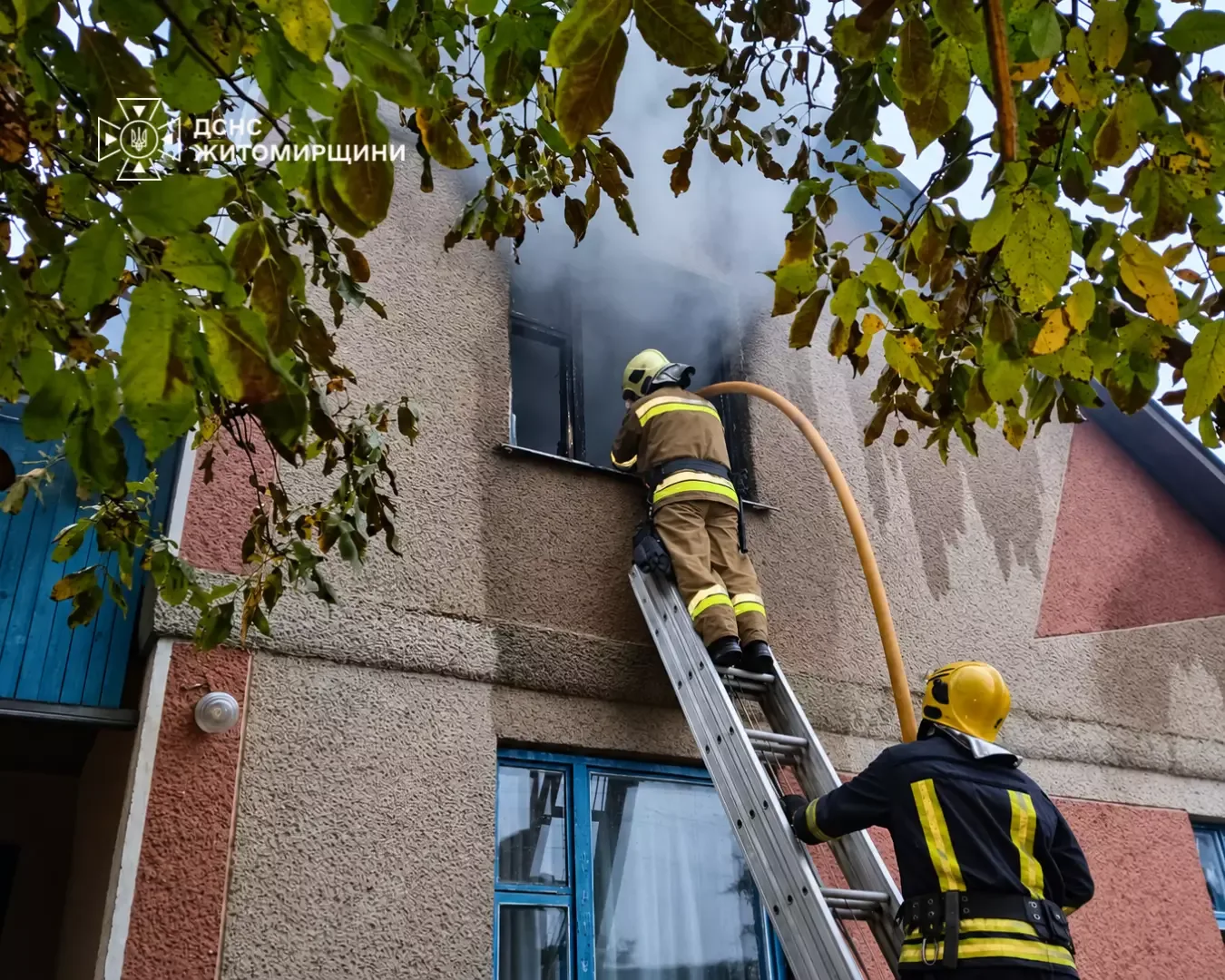 Обгорілий чоловік самостійно вибрався з палаючої кімнати у Брусилові