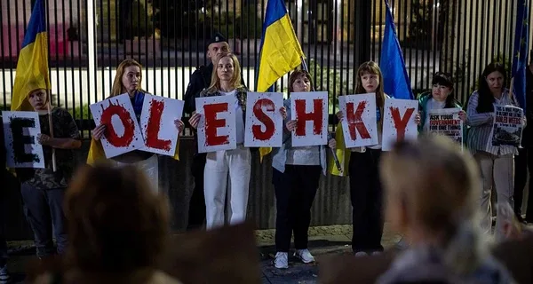 Гуманитарная катастрофа в Олешках: помогут ли Папа Римский и голодающая евродепутат спасти людей