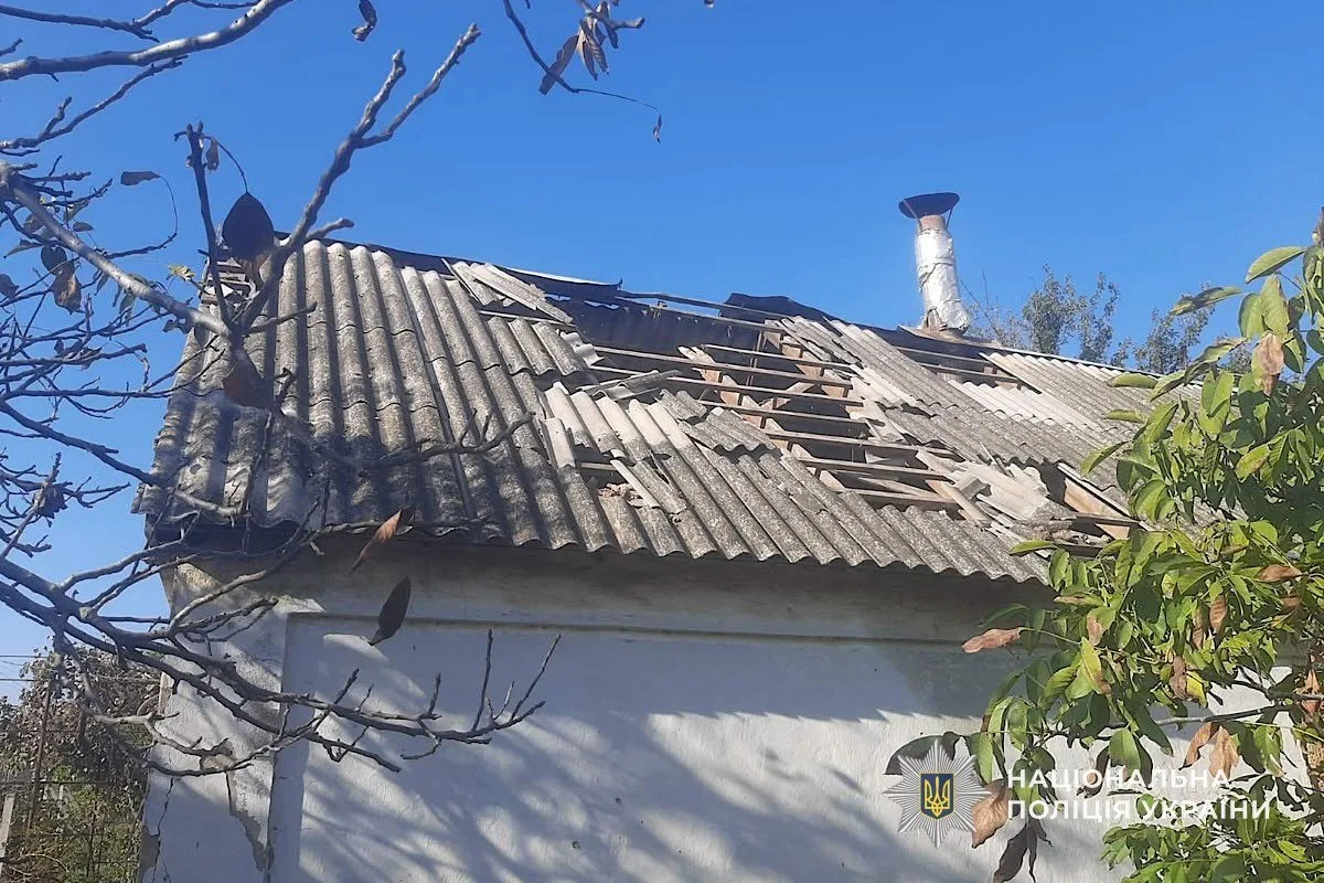 На Дніпропетровщині ворог атакував інфраструктуру та приватні будинки: поліція документує наслідки обстрілів - 22.10.2026