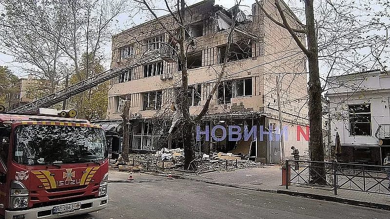 Магазин техніки Chernoff Store у Миколаєві, пошкоджений російським обстрілом