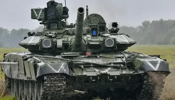 Росія переміщує танки назад на тилові бази: що помітили осінтери